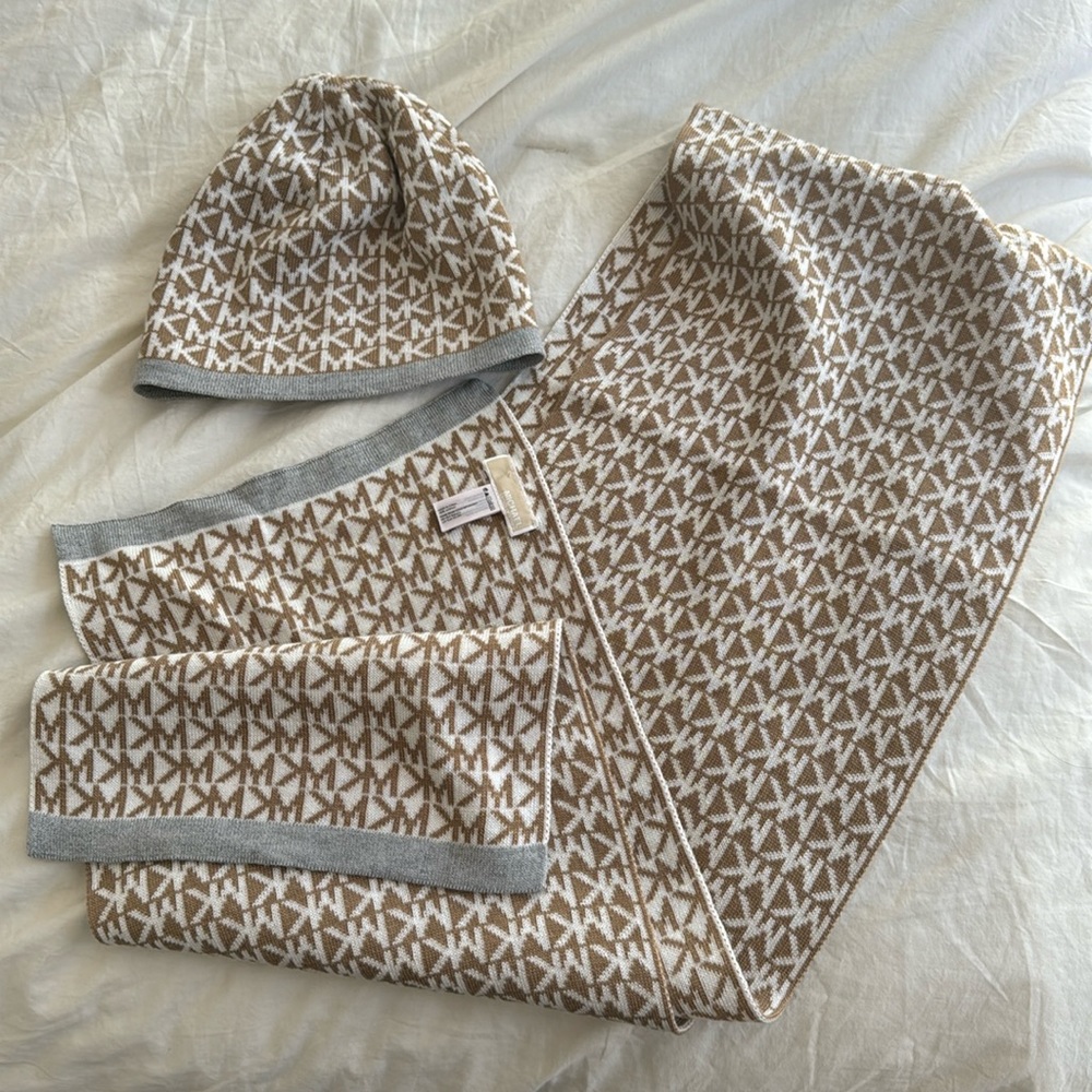 Michael kors scarf and Hat set
